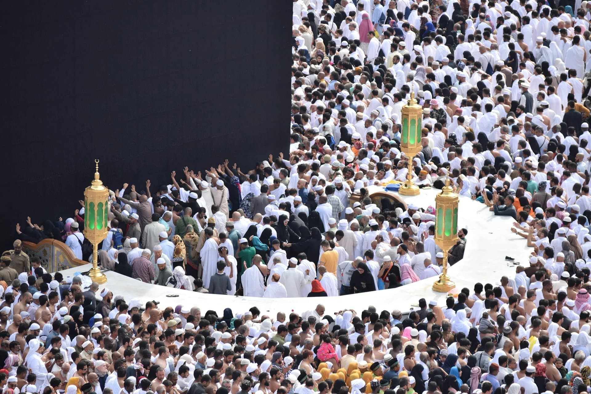 Pilgrims in Ihram performing the rituals of Hajj in Makkah